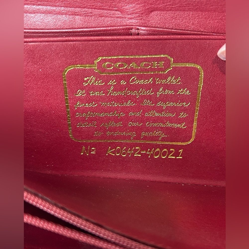 EUC Coach Signatire brown and burgundy wallet - Picture 3 of 7